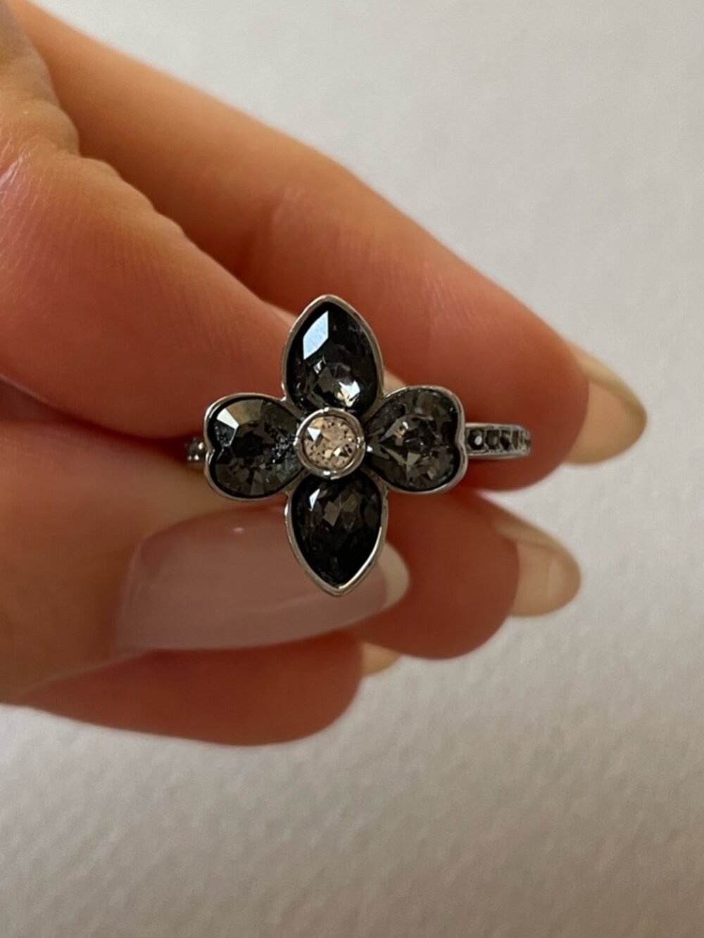 Black and Silver Floral Cluster Ring M367